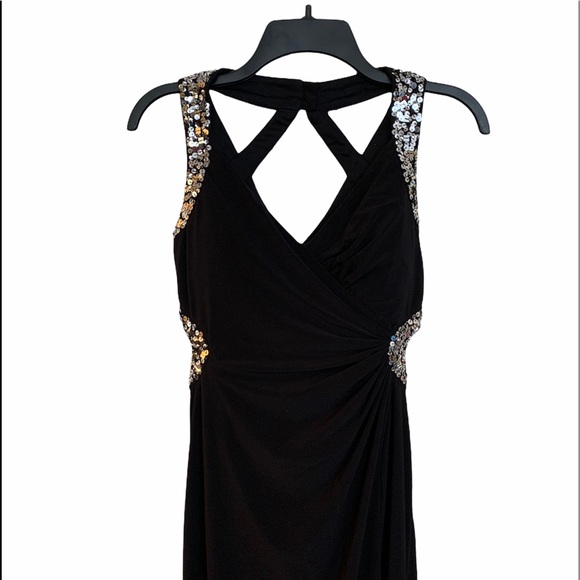 Stunning Back Gown - Picture 1 of 6